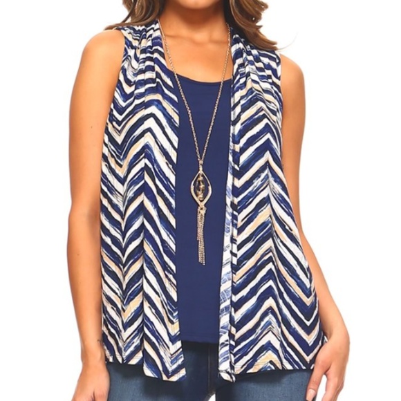Zig Zag Sleeveless Top with Necklace - Picture 1 of 4